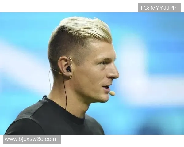 克罗斯:从足球天才到战术大师的辉煌历程与影响力分析