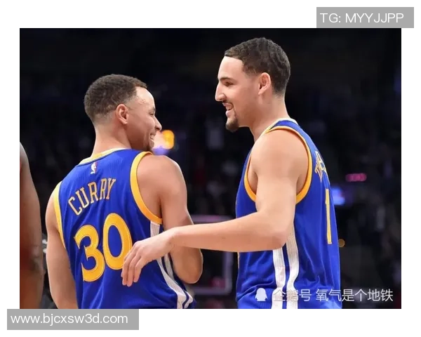 汤普森与快船对决战靴分析揭示球场风格与技术特点