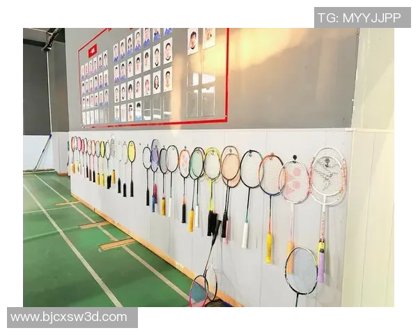 羽毛球装备选购指南：必备训练器材推荐与使用技巧分享