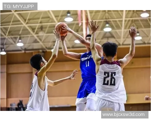 深圳篮球队盯防策略分析与比赛表现的得失探讨